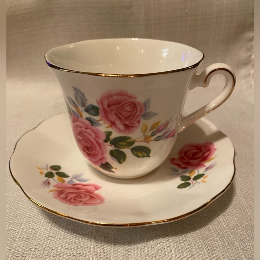 Vintage Elizabethan Fine Bone China Pink Rose Gilded Teacup & Saucer